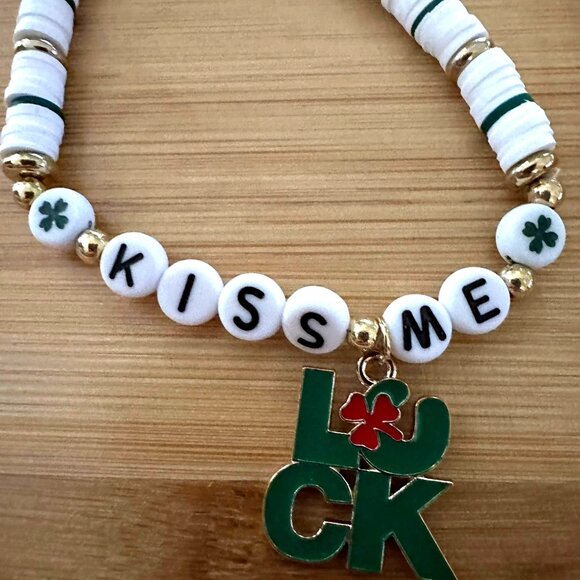 St Patricks Day Bracelet New Puka Beads Lucky Kiss Me Festive Party Para… - Picture 5 of 12
